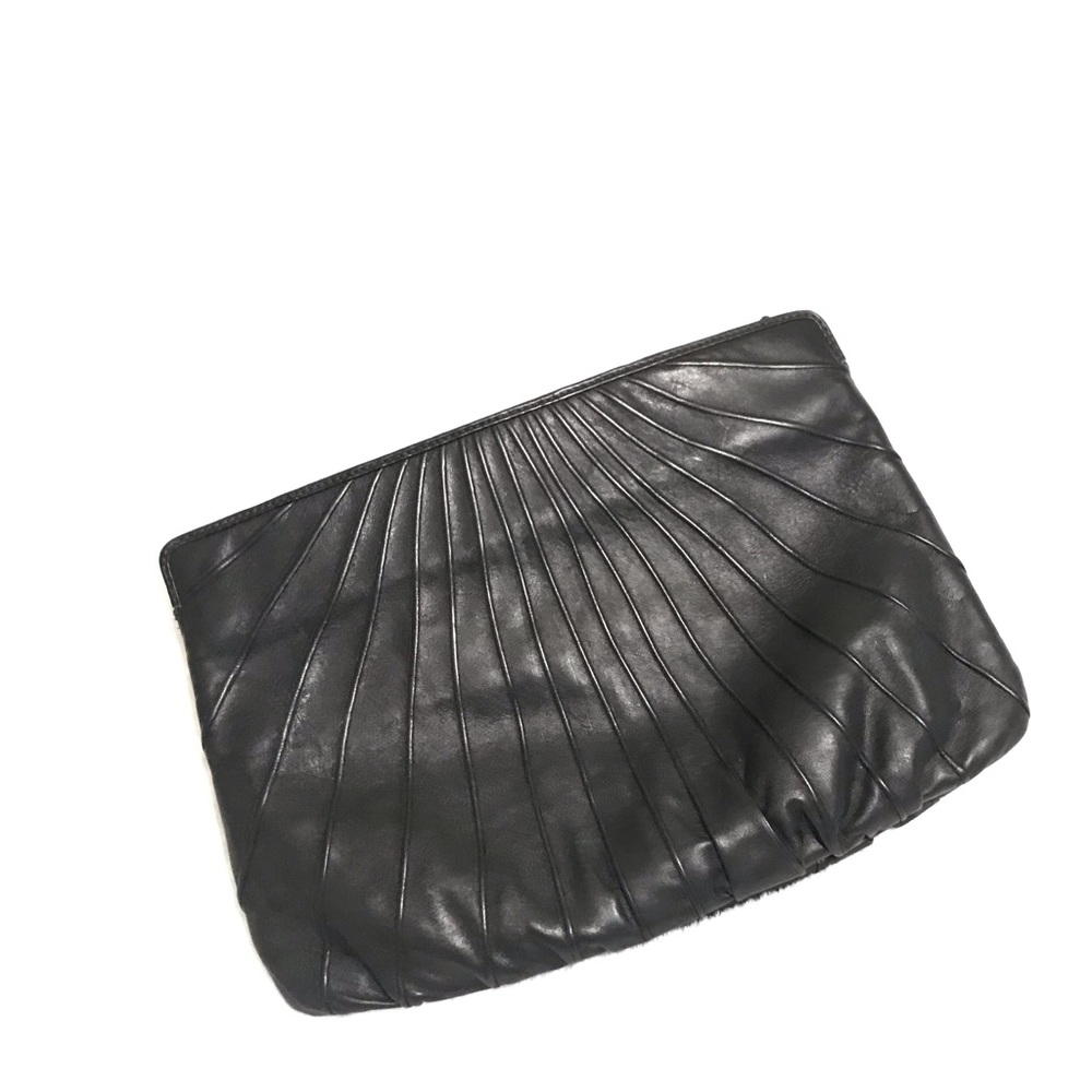 🎉HP🎉🖤Chic Black Italian Leather Handbag »Shiny Textured🖤Zipper Purse
